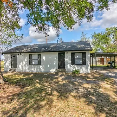 Your Bridge City Bliss Awaits In This 3 Bdrm Gem!